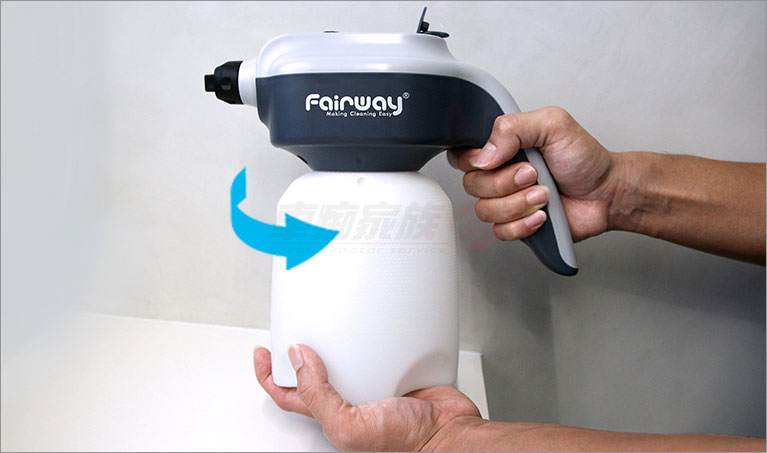 Fairway 無線電動泡沫噴壺-安裝噴瓶3
